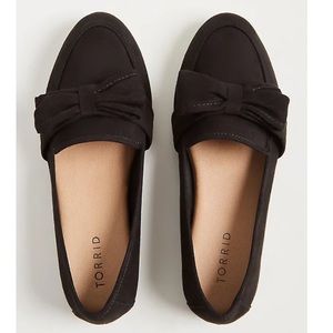 Black wide bow loafers